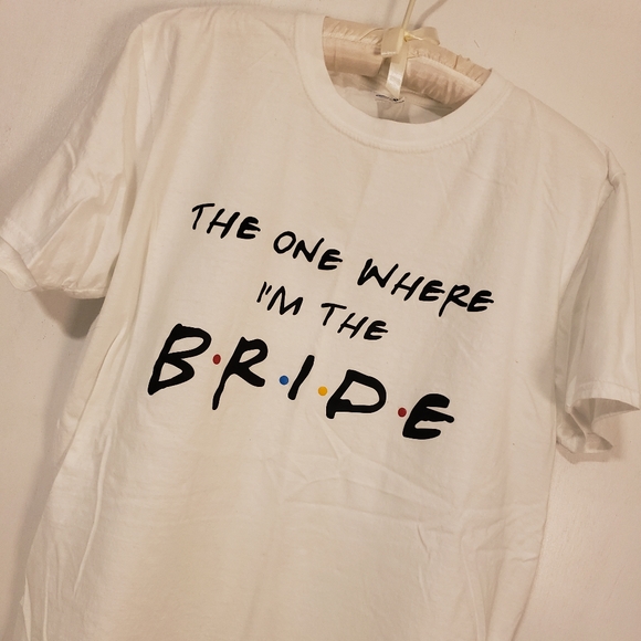 "The One Where I'm the Bride" FRIENDS White Bridal T-shirt - Picture 1 of 5